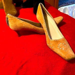 Suede pumps, size 8 1/2M.